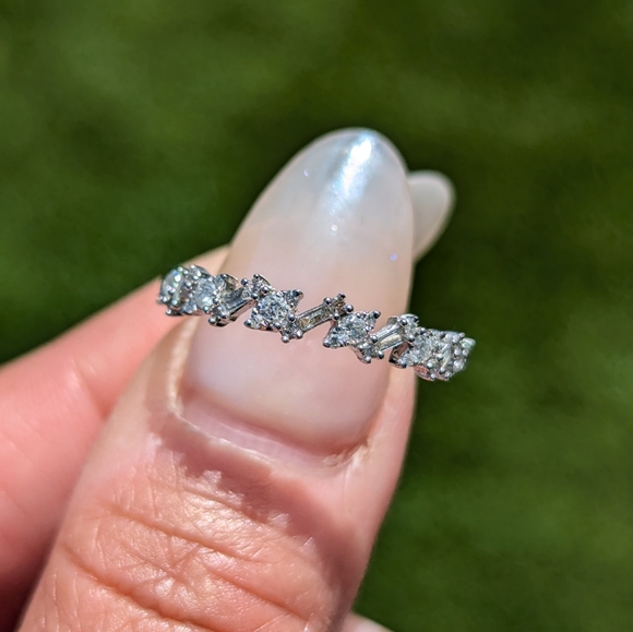 18K White Gold ZigZag Baguette and Round Diamond Ring Band - Picture 7 of 12